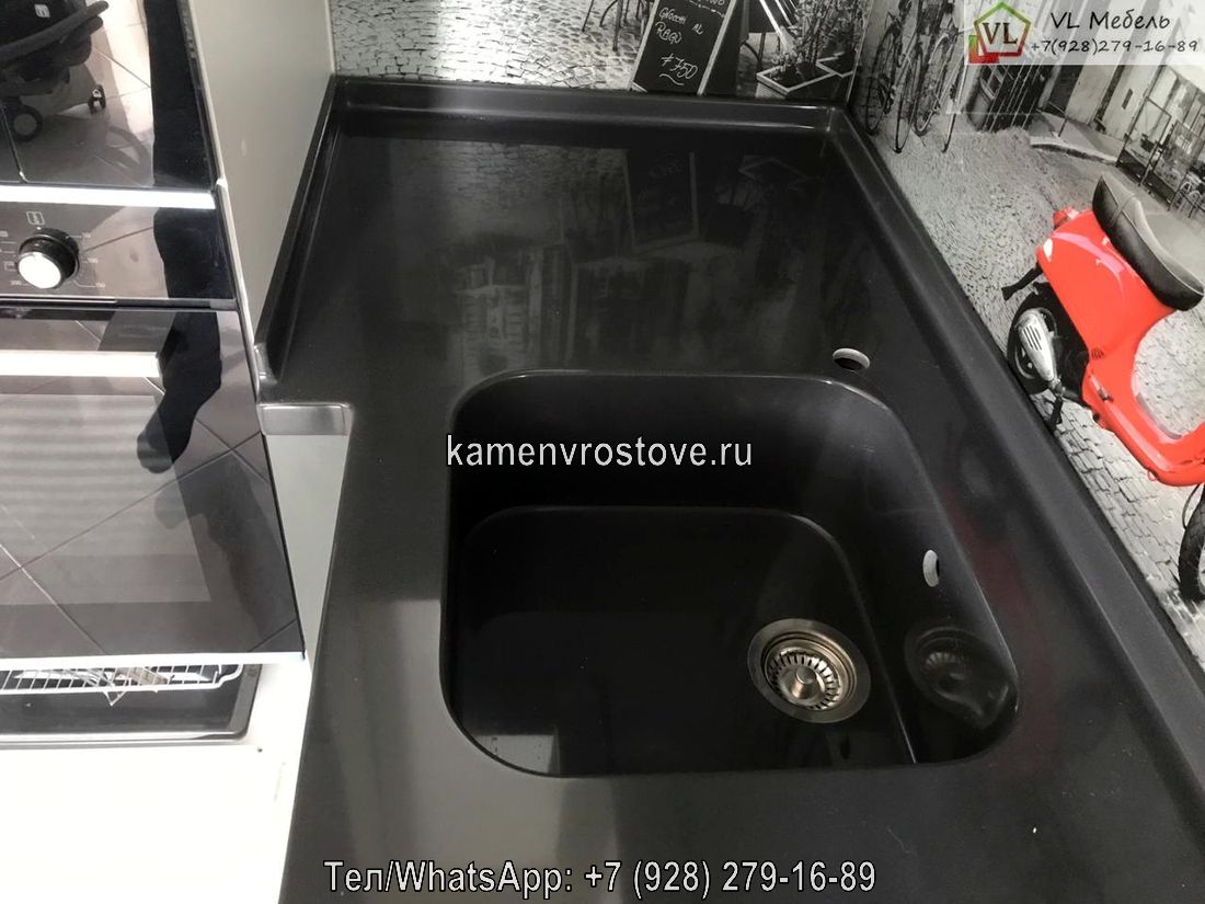 Черная акриловая кухонная столешница с мойкой на заказ недорого