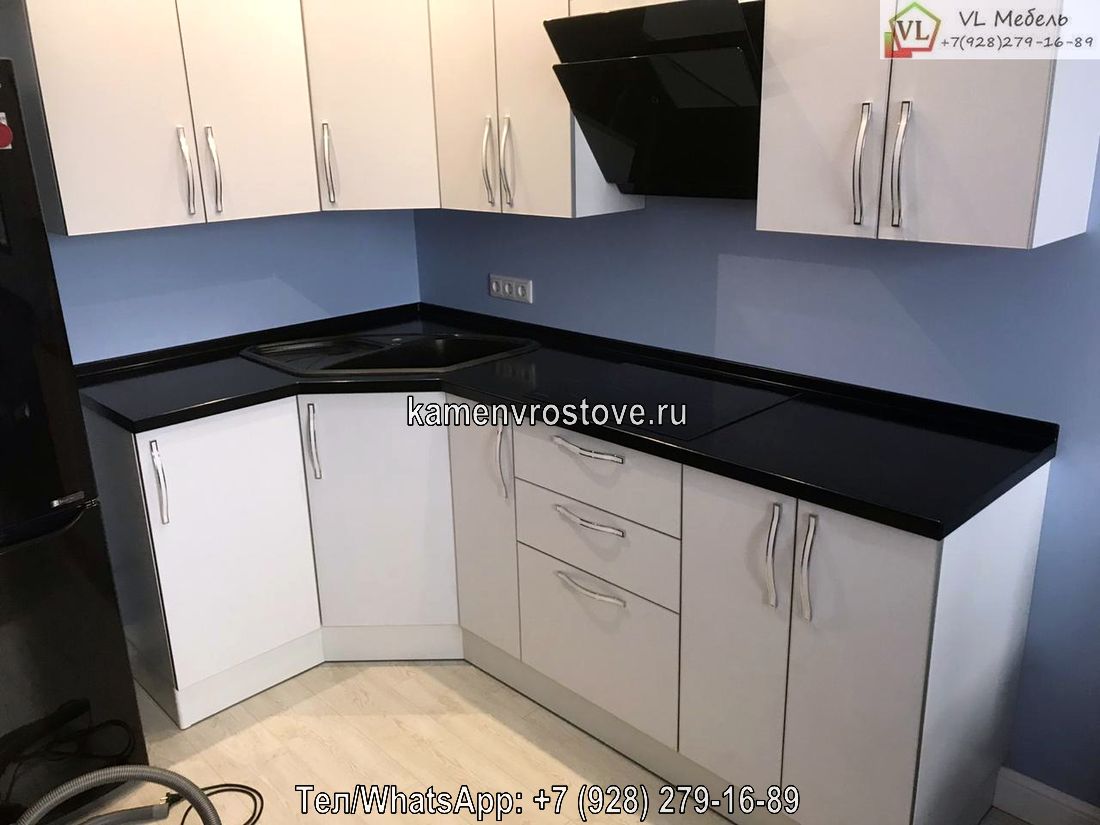 L-образная черная гладкая столешница для кухни из искусственного акрилового камня: заказать