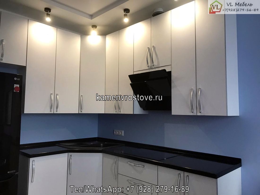 Черная угловая столешница из акрилового камня для кухни: заказать недорого