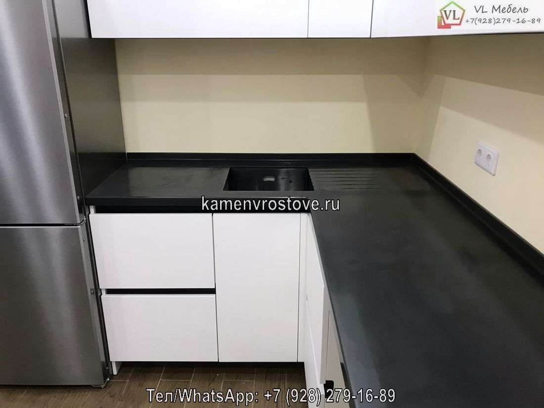 Черная матовая кухонная столешница из искусственного камня прямая или L-образная — цена изготовления