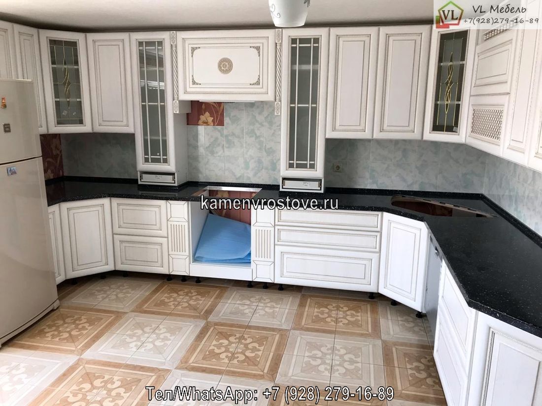 Заказать черную глянцевую прямую столешницу для кухни из искусственного камня